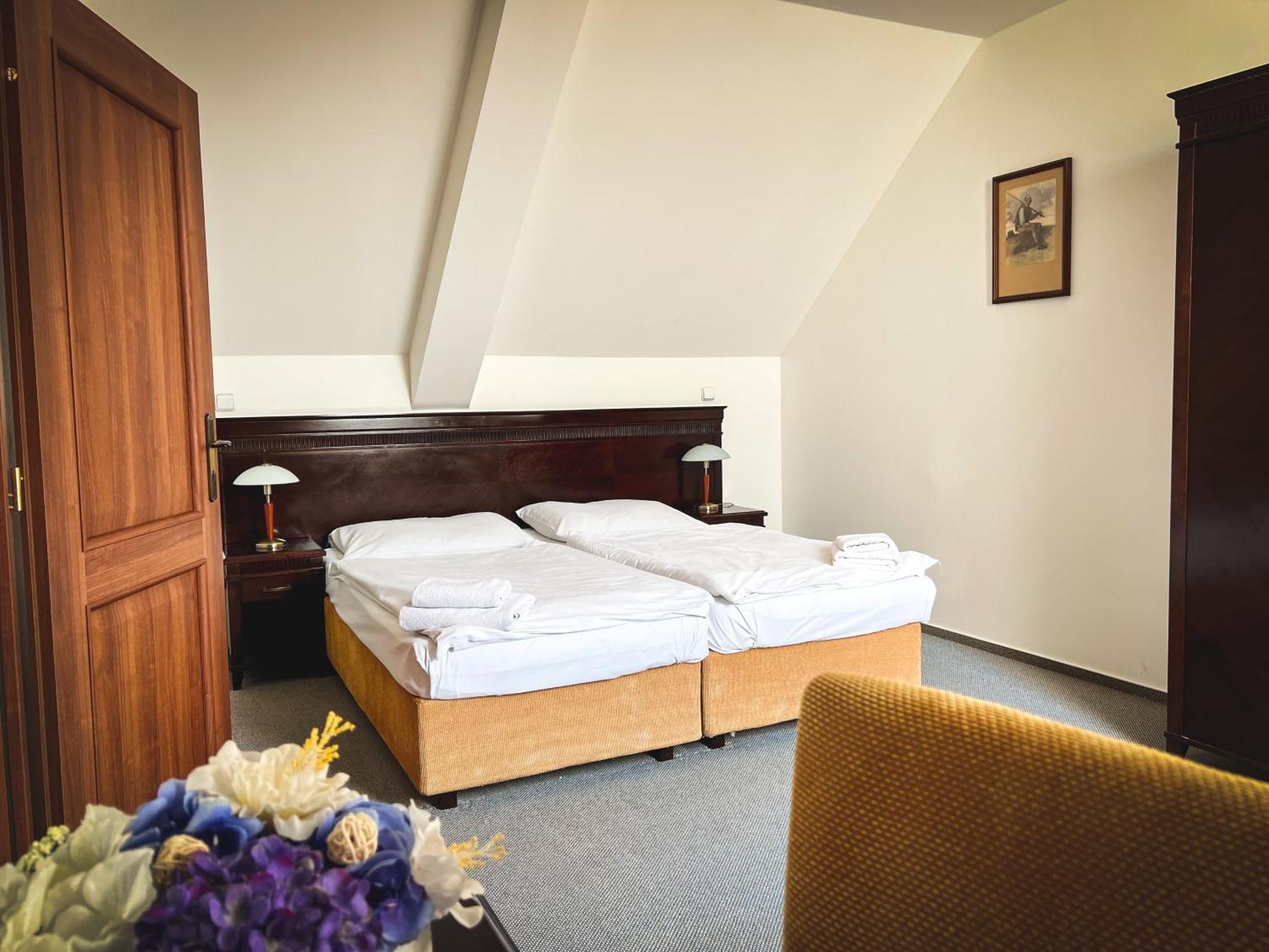 Hotel U Zeleneho Stromu Nepomuk Esterno foto