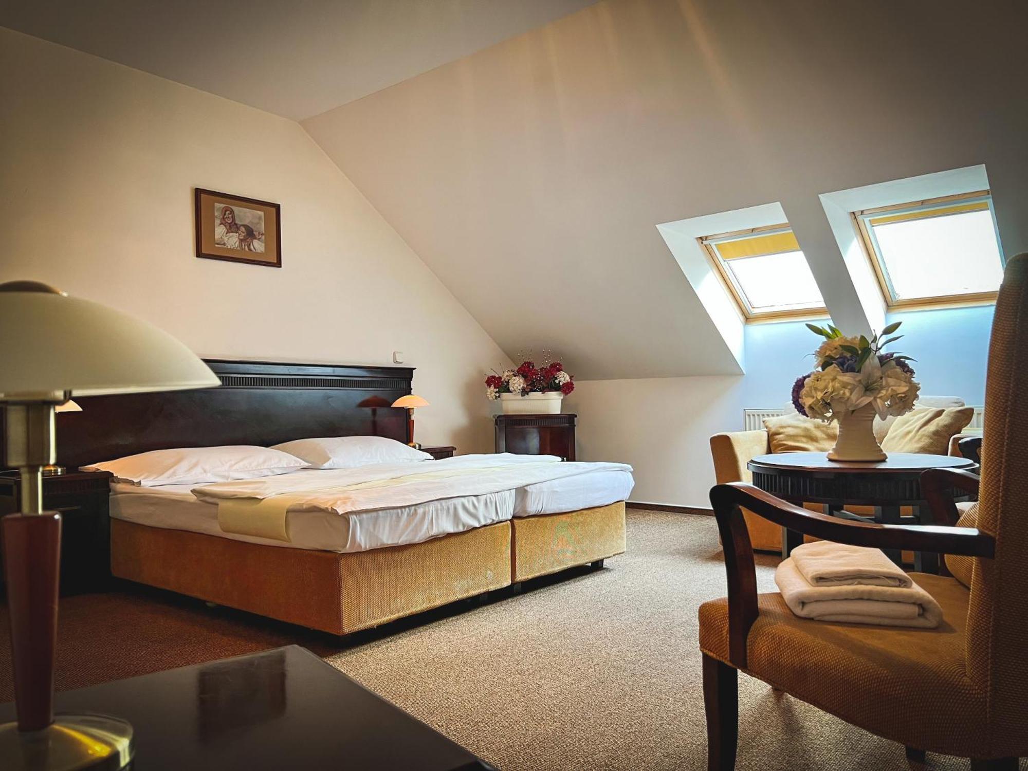 Hotel U Zeleneho Stromu Nepomuk Esterno foto