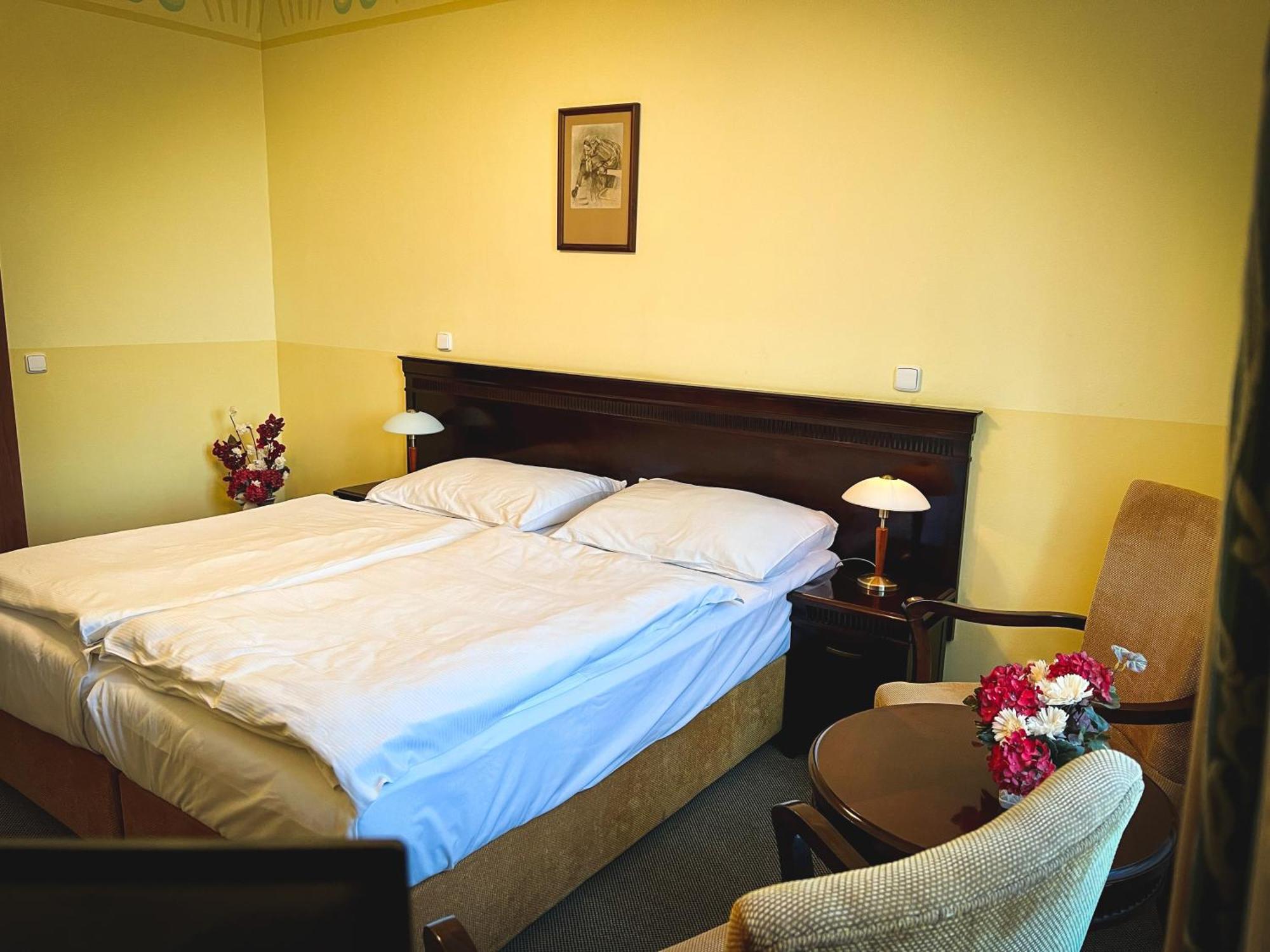 Hotel U Zeleneho Stromu Nepomuk Esterno foto