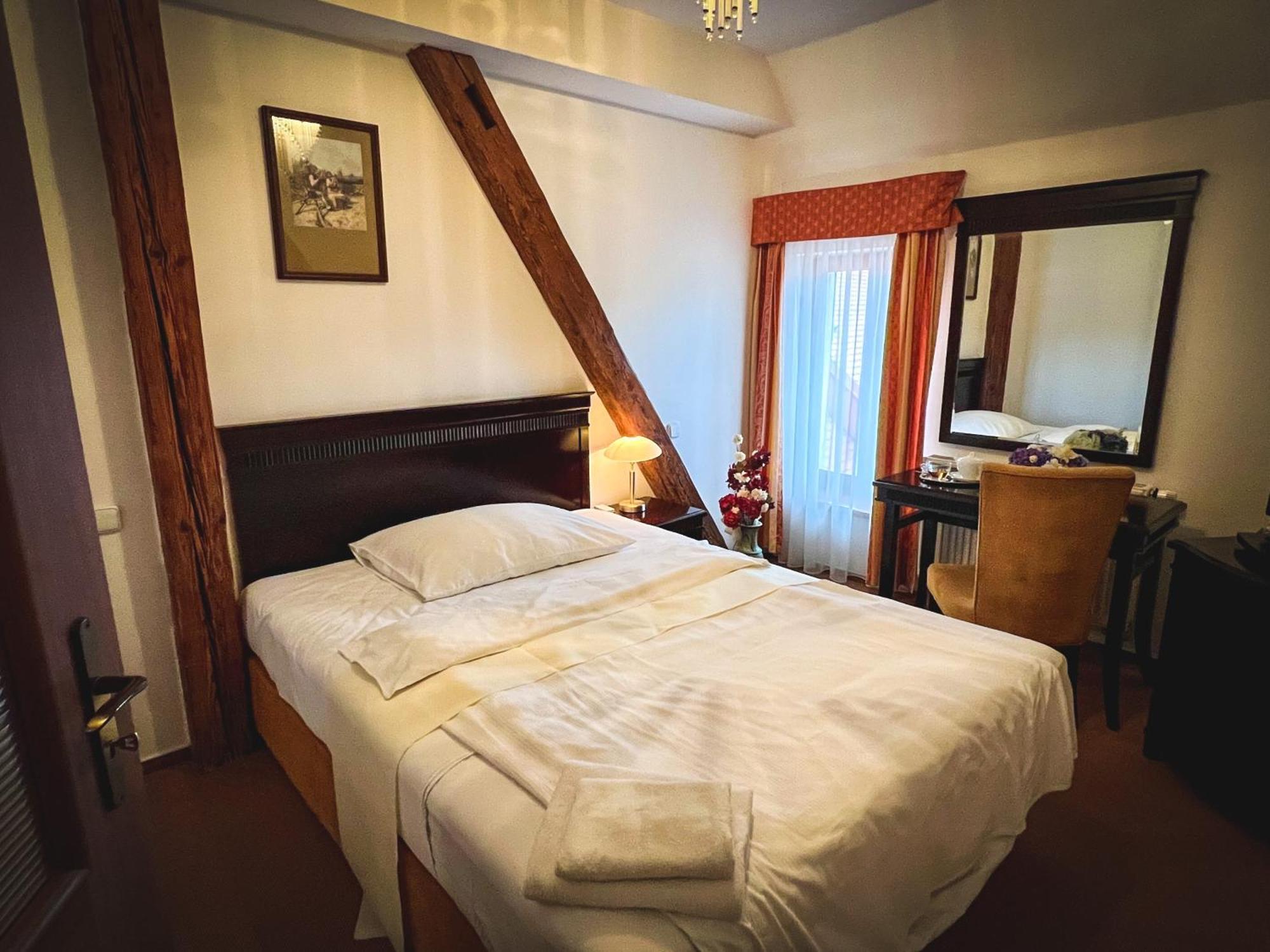 Hotel U Zeleneho Stromu Nepomuk Esterno foto