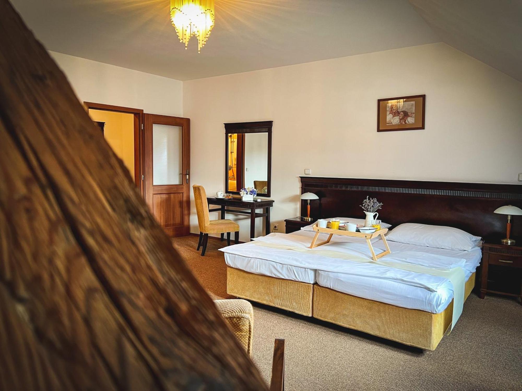 Hotel U Zeleneho Stromu Nepomuk Esterno foto