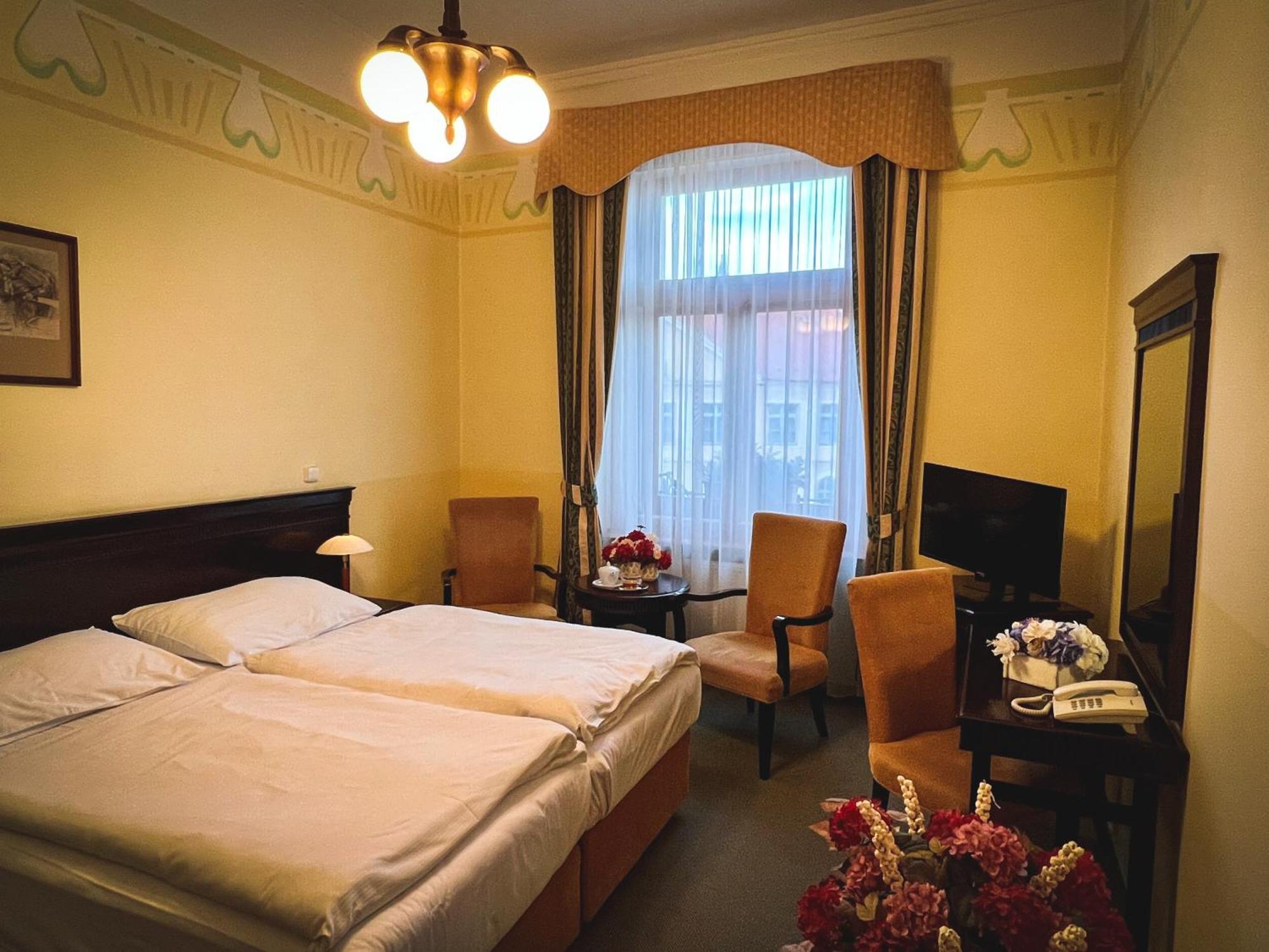 Hotel U Zeleneho Stromu Nepomuk Esterno foto