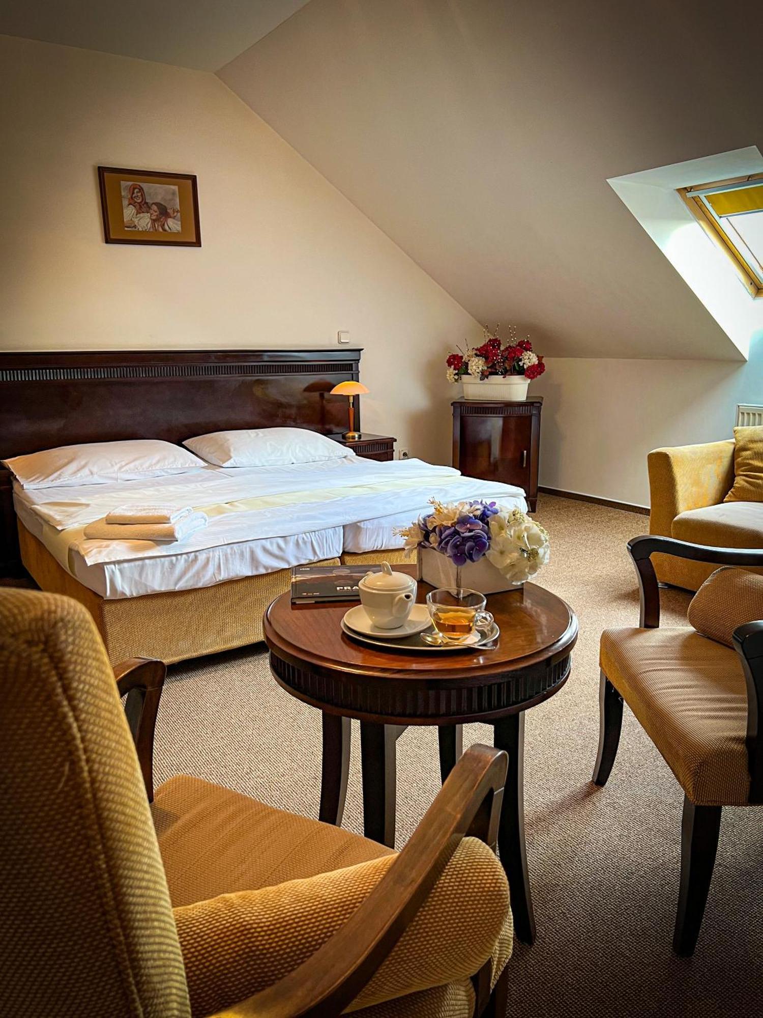 Hotel U Zeleneho Stromu Nepomuk Esterno foto
