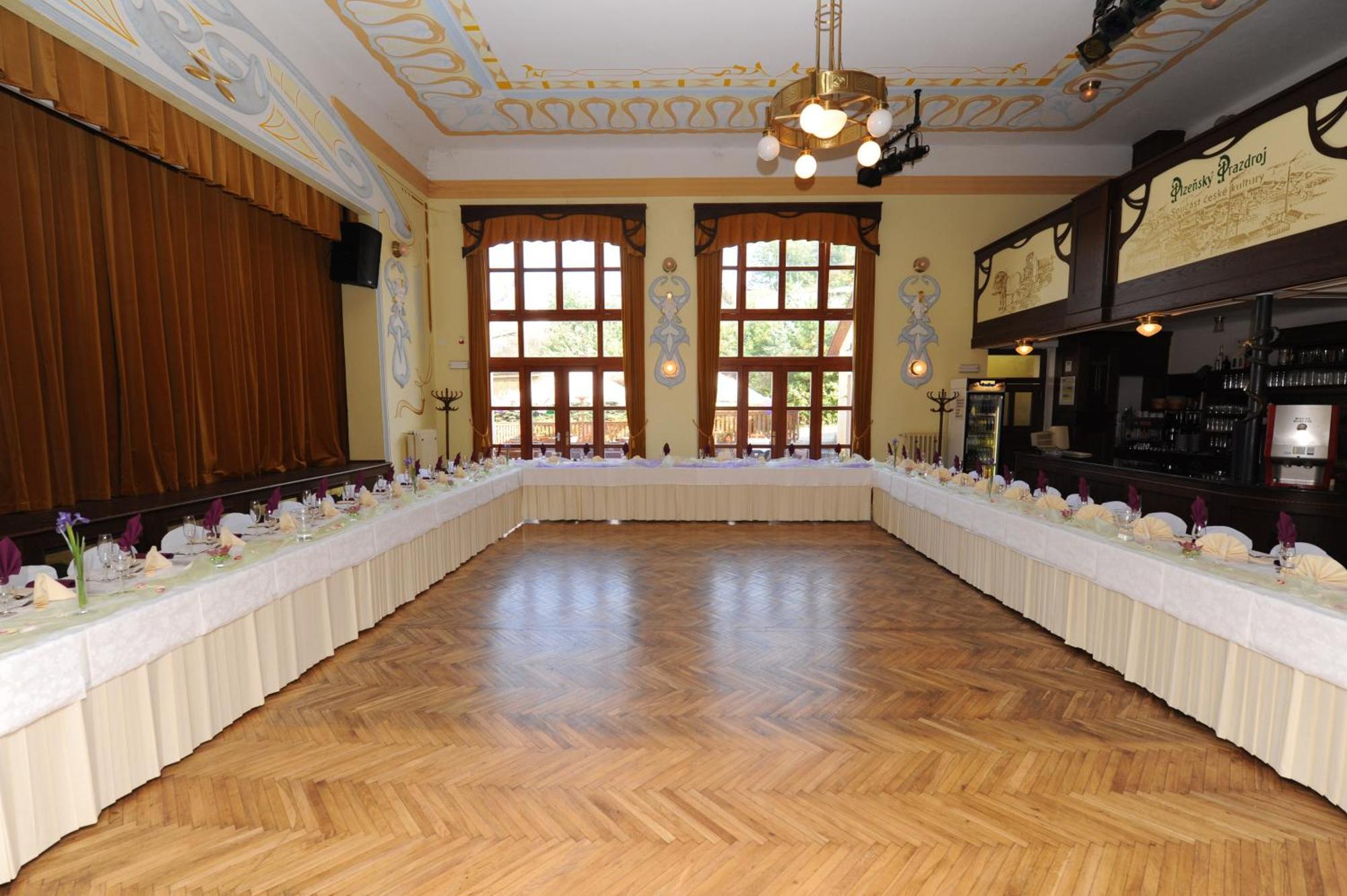 Hotel U Zeleneho Stromu Nepomuk Esterno foto