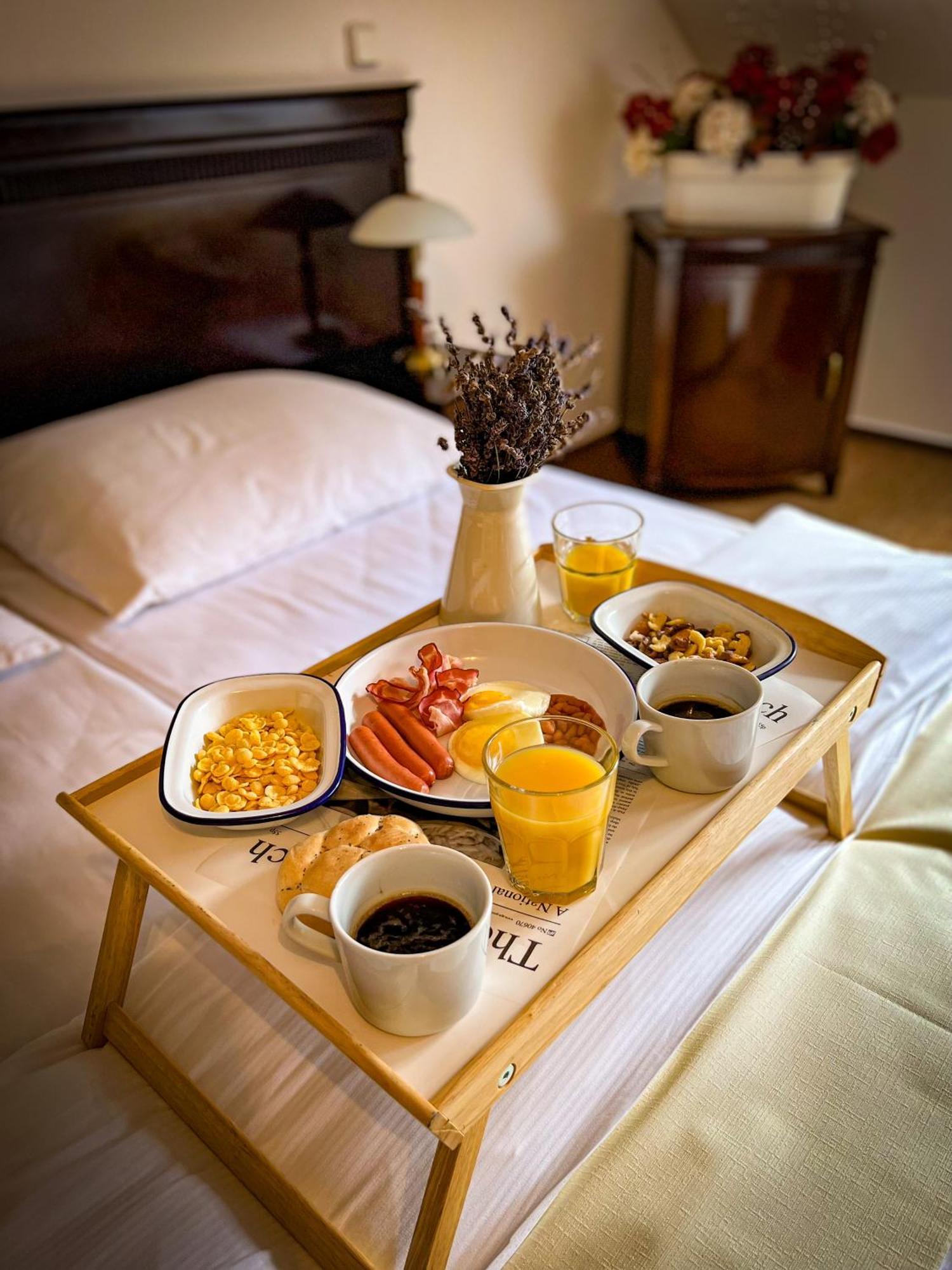 Hotel U Zeleneho Stromu Nepomuk Esterno foto