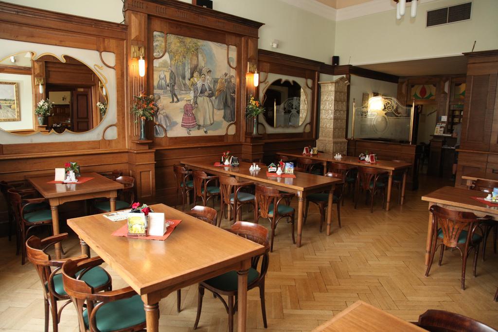 Hotel U Zeleneho Stromu Nepomuk Esterno foto