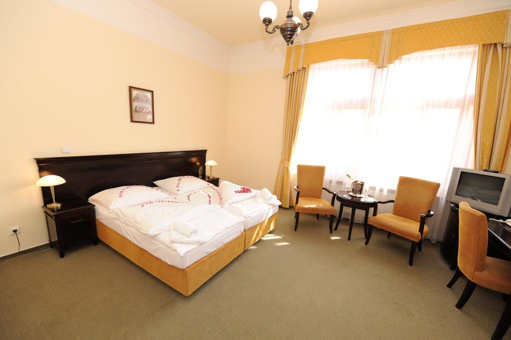 Hotel U Zeleneho Stromu Nepomuk Esterno foto